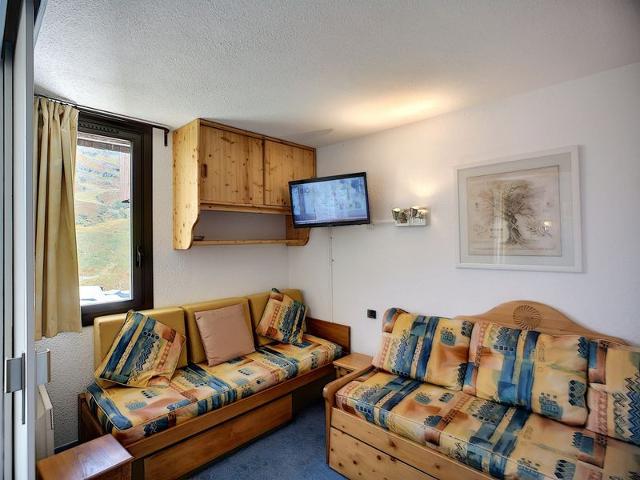 Cozy Ski-In/Ski-Out 2-Room Apt for 5 with Mountain View, Balcony & Near Shops FR-1-178-331 - Les Menuires Reberty 1850