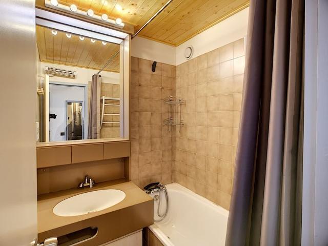 Cozy Ski-In/Ski-Out 2-Room Apt for 5 with Mountain View, Balcony & Near Shops FR-1-178-331 - Les Menuires Reberty 1850