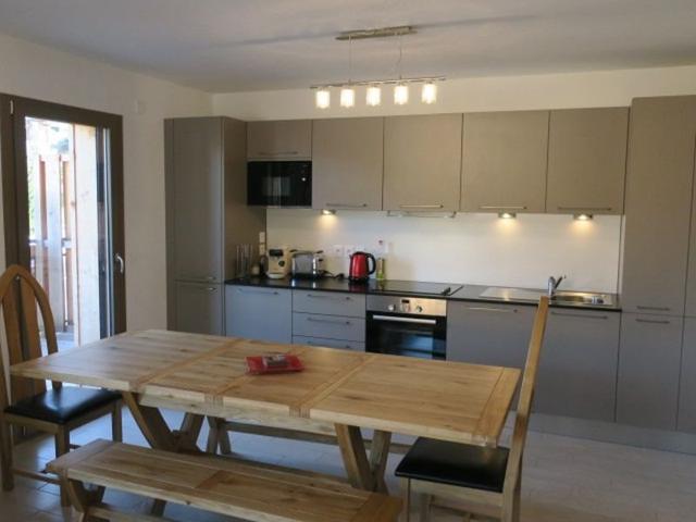 3-Room Apartment with Terrace, Garage, and Wifi FR-1-198-194 - Châtel