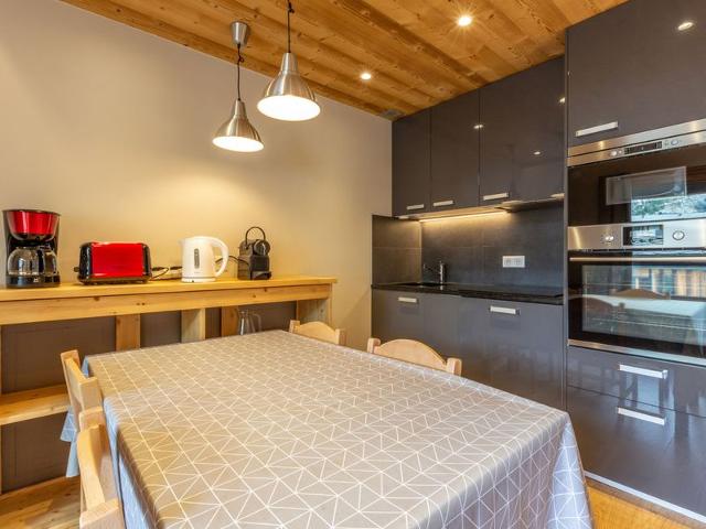Stunning Central Apartment Near Slopes and Shops, Sleeps 5 FR-1-519-8 - Val d'Isère Centre