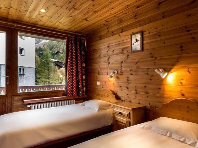 Superb Apartment in Town Center, Close to Slopes and Shops, Sleeps 10 FR-1-519-14 - Val d'Isère Centre