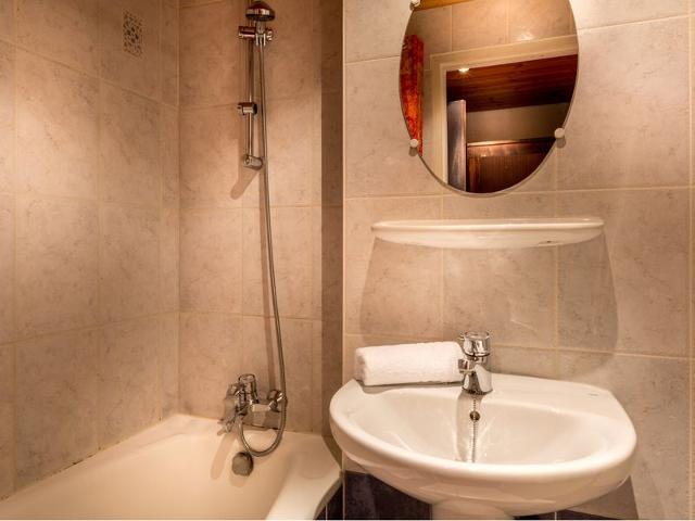 Superb Apartment in Town Center, Close to Slopes and Shops, Sleeps 10 FR-1-519-14 - Val d'Isère Centre