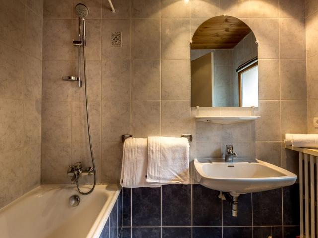 Superb Apartment in Town Center, Close to Slopes and Shops, Sleeps 10 FR-1-519-14 - Val d'Isère Centre