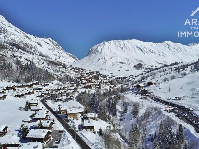 Ski-in/Ski-out Apartment with Balcony & Garage, Sleeps 4 FR-1-391-110 - Le Grand Bornand