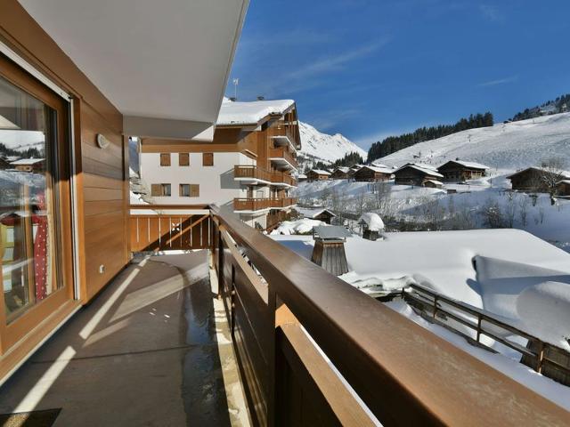 Ski-in/Ski-out Apartment with Balcony & Garage, Sleeps 4 FR-1-391-110 - Le Grand Bornand