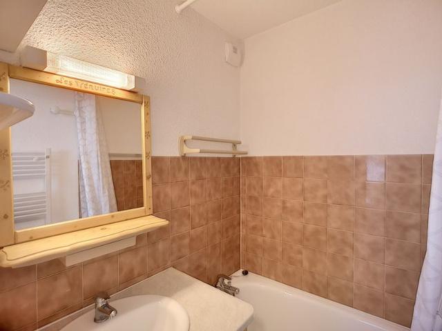 South-Facing 2-Bedroom Apt in Les Menuires, Ski-In/Ski-Out, Sleeps 5 FR-1-178-179 - Les Menuires Bruyères