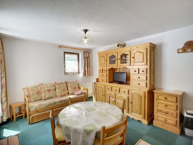 South-Facing 2-Bedroom Apt in Les Menuires, Ski-In/Ski-Out, Sleeps 5 FR-1-178-179 - Les Menuires Bruyères