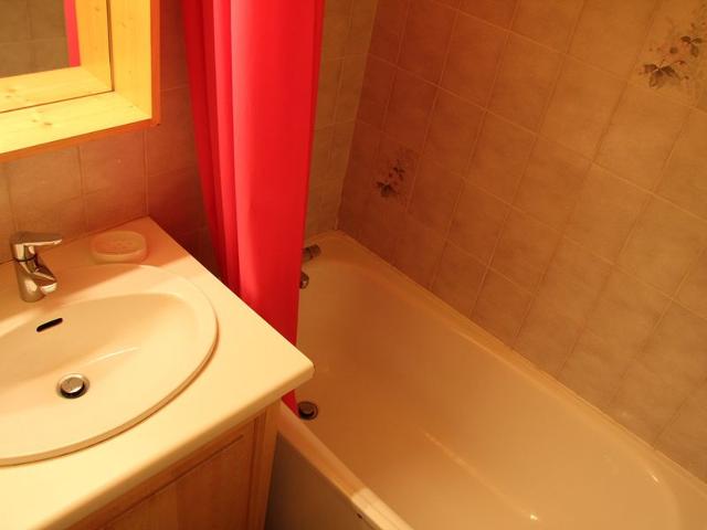 2-room apt with balcony and parking in La Clusaz FR-1-459-92 - La Clusaz