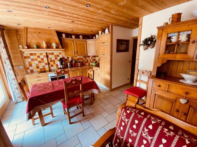 Cozy Apt for 5 with Balcony, Near Ski Lifts & Shops, La Clusaz FR-1-459-68 - La Clusaz