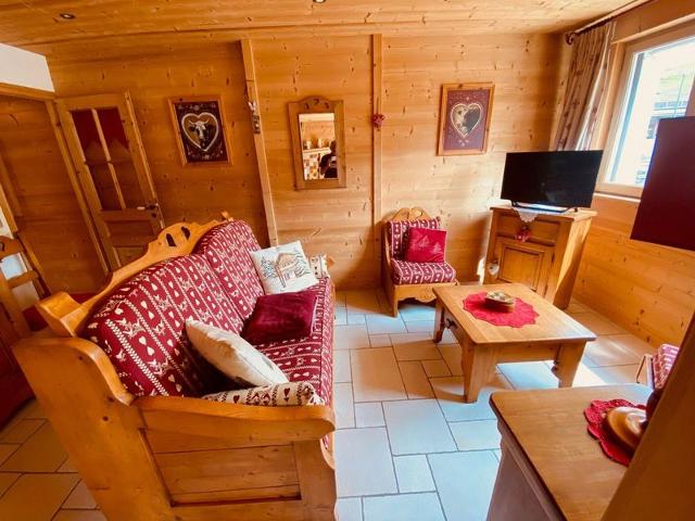 Cozy Apt for 5 with Balcony, Near Ski Lifts & Shops, La Clusaz FR-1-459-68 - La Clusaz