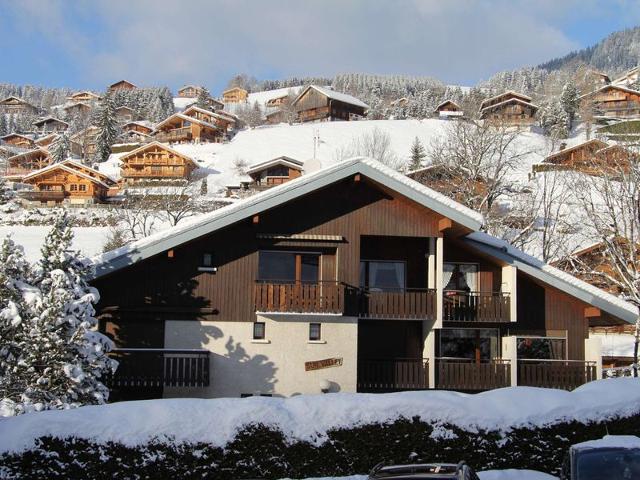 Spacious Studio near Bossonnet with Mountain View, Balcony & Garage FR-1-459-88 - La Clusaz