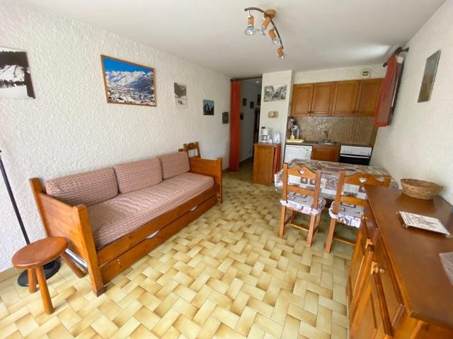 Spacious Studio near Bossonnet with Mountain View, Balcony & Garage FR-1-459-88 - La Clusaz
