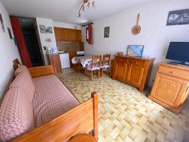 Spacious Studio near Bossonnet with Mountain View, Balcony & Garage FR-1-459-88 - La Clusaz