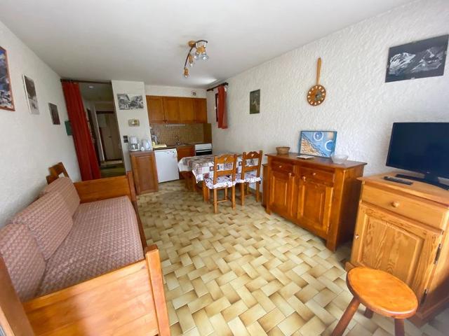 Spacious Studio near Bossonnet with Mountain View, Balcony & Garage FR-1-459-88 - La Clusaz