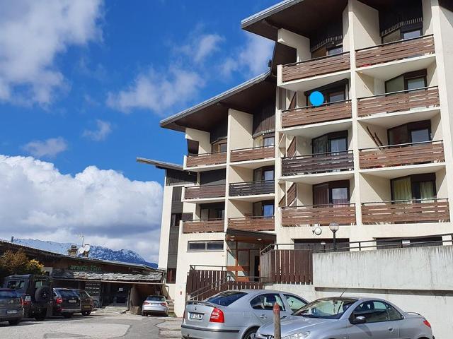 Ski-In/Ski-Out 1-Bedroom Apartment with Stunning Views, South-Facing Balcony, Garage in La Clusaz FR-1-459-169 - La Clusaz