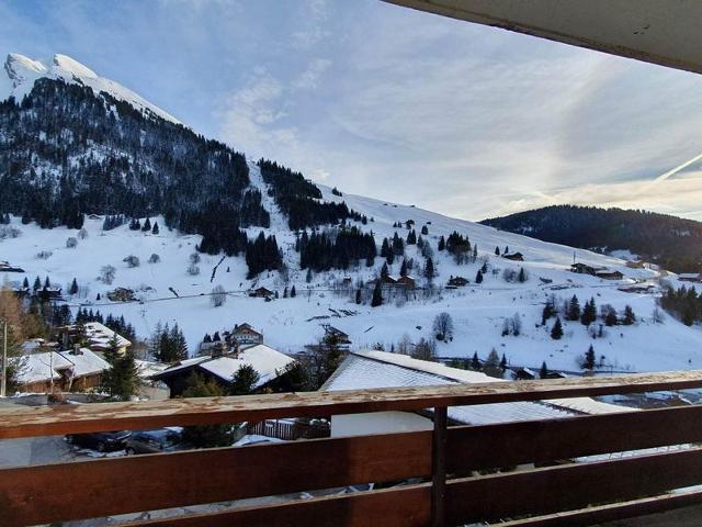 Ski-In/Ski-Out 1-Bedroom Apartment with Stunning Views, South-Facing Balcony, Garage in La Clusaz FR-1-459-169 - La Clusaz