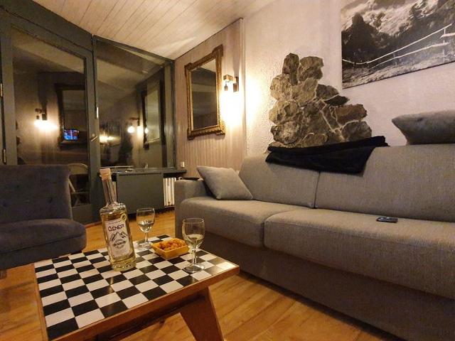 Ski-In/Ski-Out 1-Bedroom Apartment with Stunning Views, South-Facing Balcony, Garage in La Clusaz FR-1-459-169 - La Clusaz