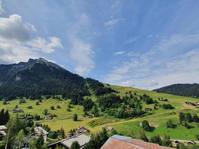 Ski-In/Ski-Out 1-Bedroom Apartment with Stunning Views, South-Facing Balcony, Garage in La Clusaz FR-1-459-169 - La Clusaz