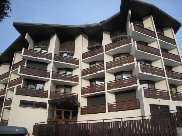 Ski-In/Ski-Out 1-Bedroom Apartment with Stunning Views, South-Facing Balcony, Garage in La Clusaz FR-1-459-169 - La Clusaz