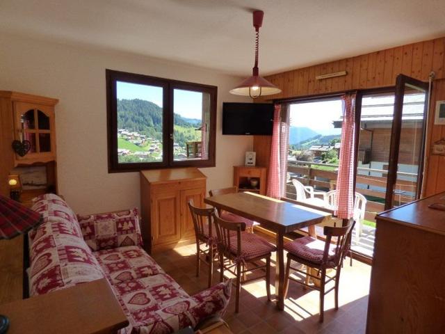 Ideal Location: 2-Room Apartment for 6 with Panoramic Piste Views FR-1-458-108 - Le Grand Bornand