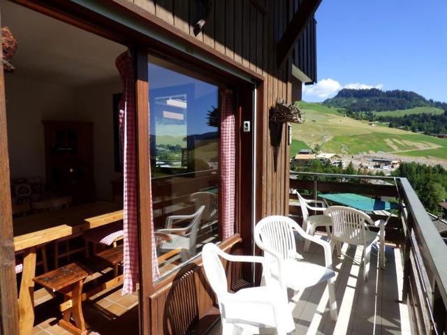 Ideal Location: 2-Room Apartment for 6 with Panoramic Piste Views FR-1-458-108 - Le Grand Bornand