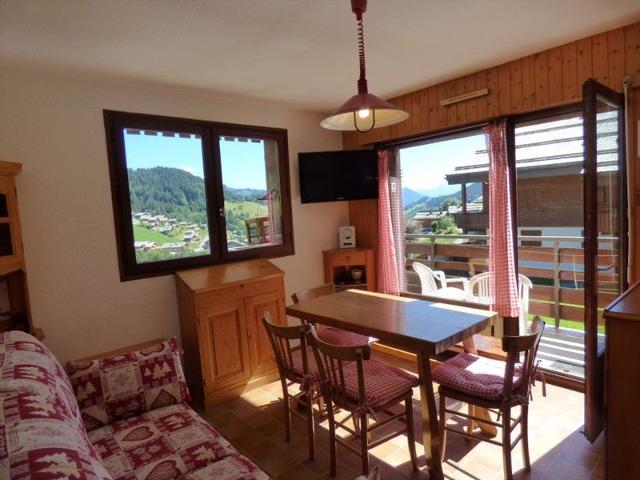 Ideal Location: 2-Room Apartment for 6 with Panoramic Piste Views FR-1-458-108 - Le Grand Bornand