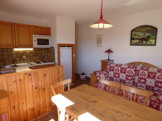Ideal Location: 2-Room Apartment for 6 with Panoramic Piste Views FR-1-458-108 - Le Grand Bornand