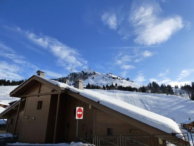 Modern 2BR + Mountain Alcove, 43m², Garage - Sleeps 6, Near Ski Slopes and Shops FR-1-458-142 - Le Grand Bornand