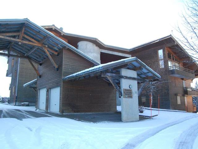 Ski-In/Ski-Out Apartment in Les Gets - 3 Stars, Balcony, Mountain Views, Free Shuttle FR-1-623-125 - Les Gets