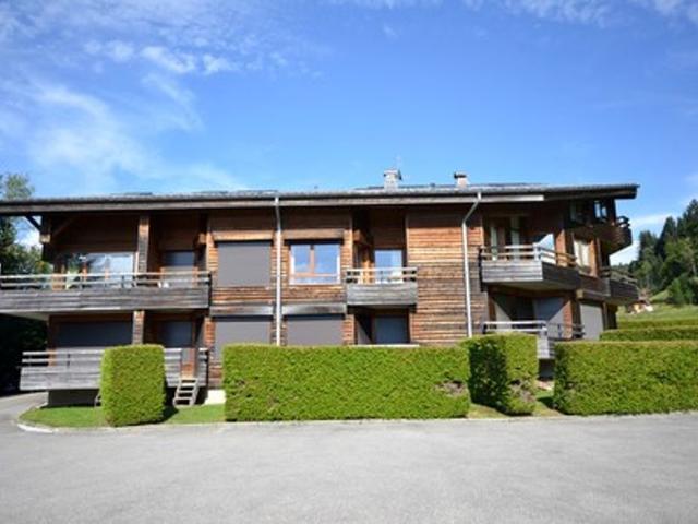 Ski-In/Ski-Out Apartment in Les Gets - 3 Stars, Balcony, Mountain Views, Free Shuttle FR-1-623-125 - Les Gets