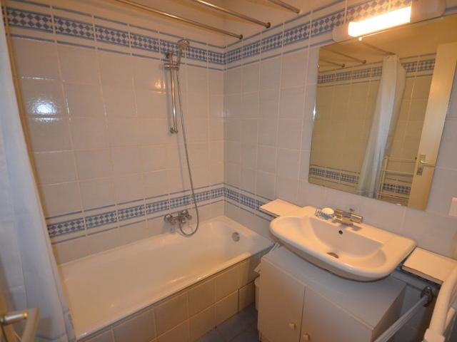 Ski-In/Ski-Out Apartment in Les Gets - 3 Stars, Balcony, Mountain Views, Free Shuttle FR-1-623-125 - Les Gets