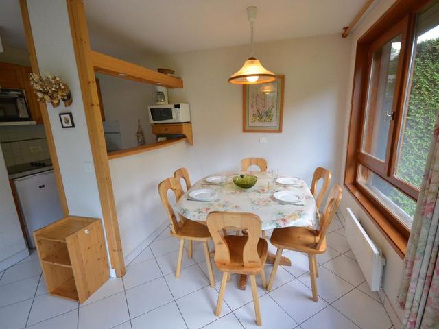 Ski-In/Ski-Out Apartment in Les Gets - 3 Stars, Balcony, Mountain Views, Free Shuttle FR-1-623-125 - Les Gets