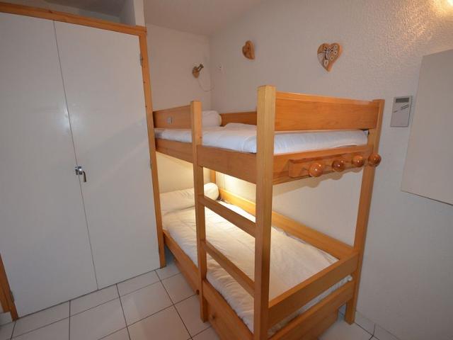 Ski-In/Ski-Out Apartment in Les Gets - 3 Stars, Balcony, Mountain Views, Free Shuttle FR-1-623-125 - Les Gets