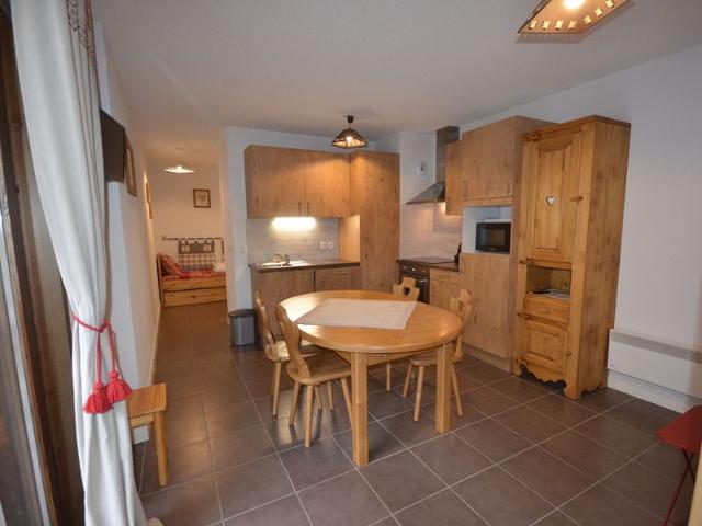Charming 35m² Apartment in Les Gets Village, Steps from Slopes and Shops, Sleeps 6 FR-1-623-161 - Les Gets