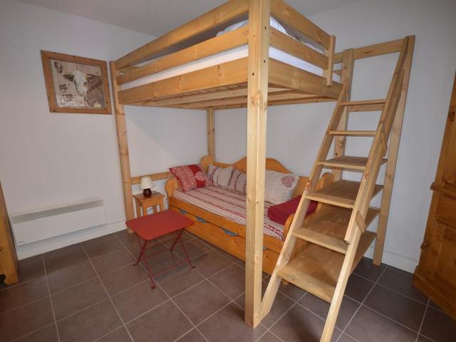 Charming 35m² Apartment in Les Gets Village, Steps from Slopes and Shops, Sleeps 6 FR-1-623-161 - Les Gets