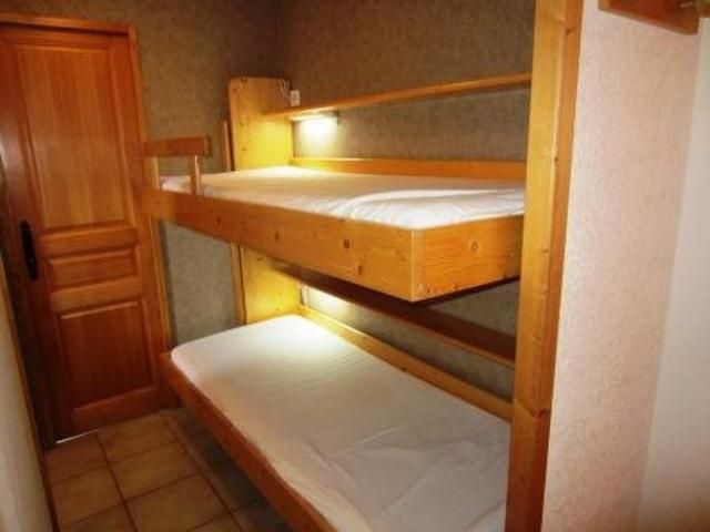 Ski-In/Ski-Out Studio with Balcony and Parking in Morillon FR-1-629-74 - Morillon Village