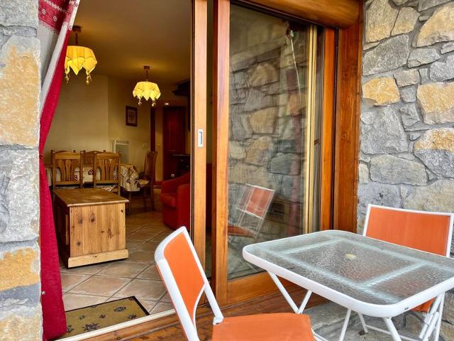 Central Samoëns Apt: 2 BR, Terr/Grdn, Garage, Ski Locker, Pets OK FR-1-624-28 - Samoëns