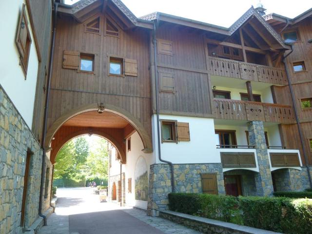 Central Samoëns Apt: 2 BR, Terr/Grdn, Garage, Ski Locker, Pets OK FR-1-624-28 - Samoëns