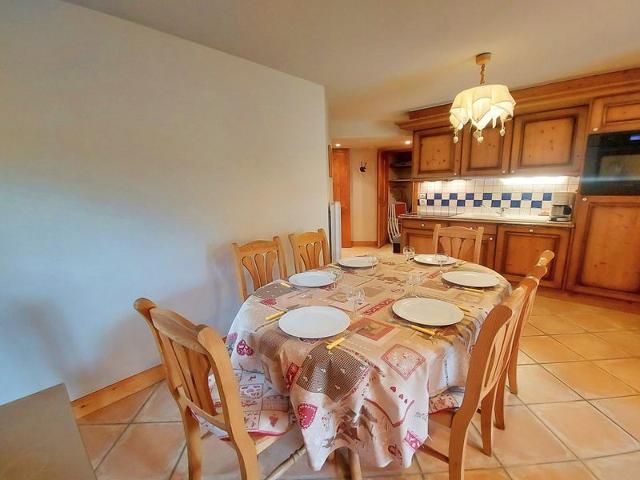 Central Samoëns Apt: 2 BR, Terr/Grdn, Garage, Ski Locker, Pets OK FR-1-624-28 - Samoëns