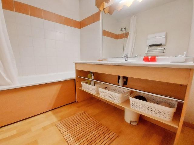 Quiet apartment with pools and gym FR-1-624-29 - Samoëns