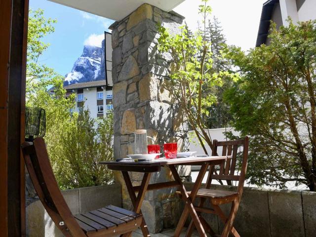 Central Apartment with Terrace, Parking, and Ski-bus Nearby FR-1-624-46 - Samoëns
