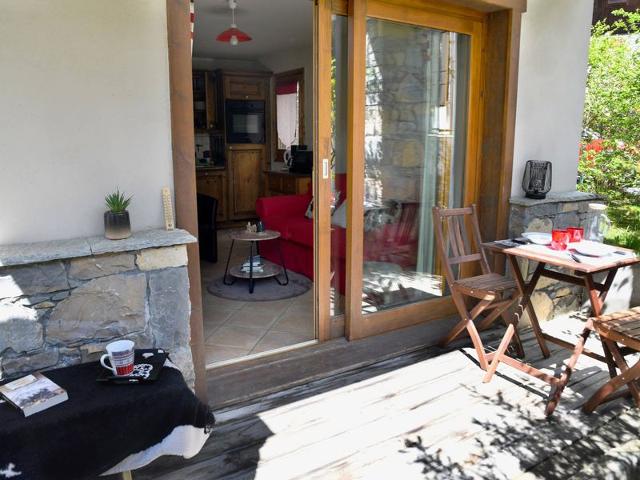 Central Apartment with Terrace, Parking, and Ski-bus Nearby FR-1-624-46 - Samoëns