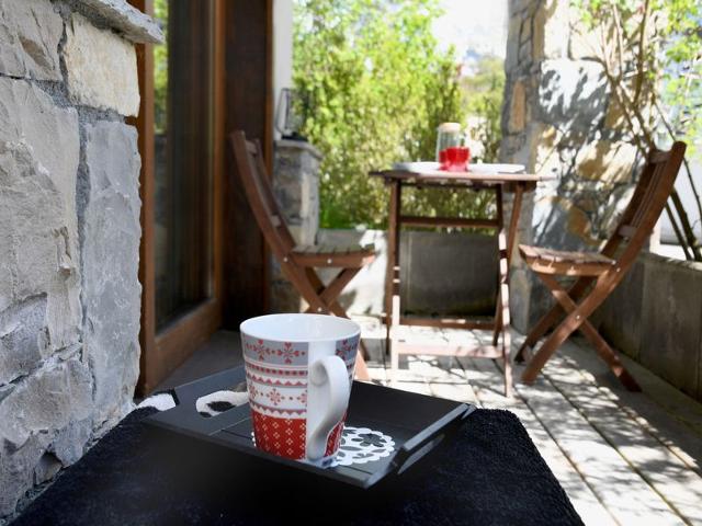 Central Apartment with Terrace, Parking, and Ski-bus Nearby FR-1-624-46 - Samoëns