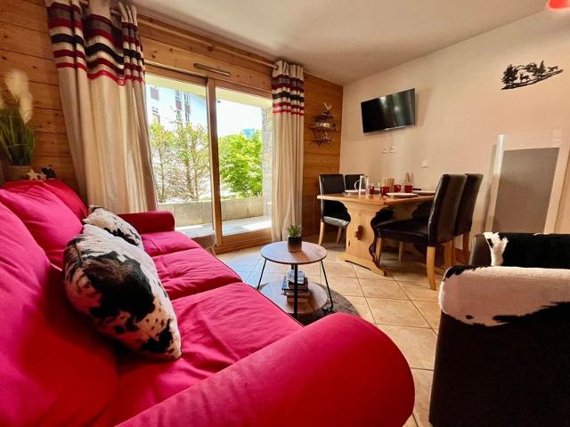 Central Apartment with Terrace, Parking, and Ski-bus Nearby FR-1-624-46 - Samoëns