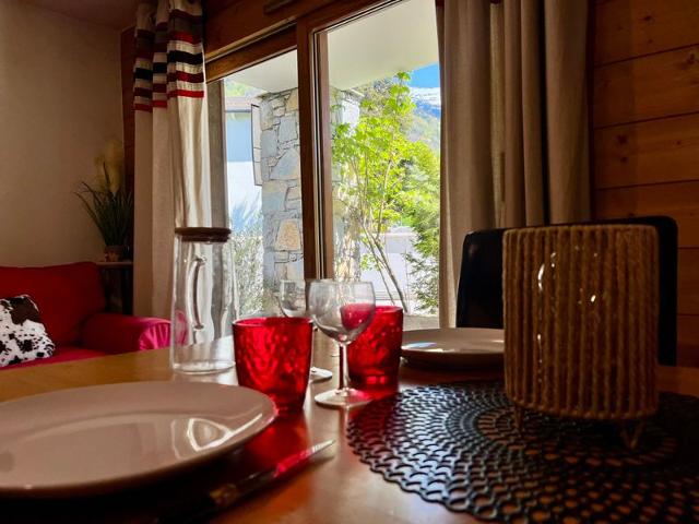 Central Apartment with Terrace, Parking, and Ski-bus Nearby FR-1-624-46 - Samoëns