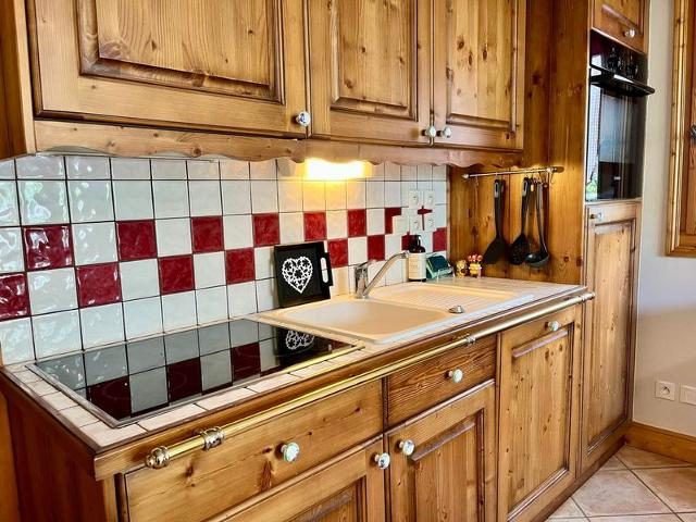 Central Apartment with Terrace, Parking, and Ski-bus Nearby FR-1-624-46 - Samoëns