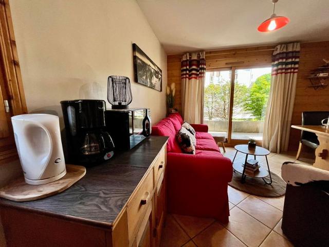 Central Apartment with Terrace, Parking, and Ski-bus Nearby FR-1-624-46 - Samoëns