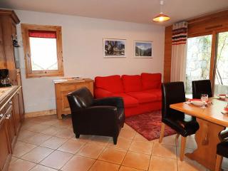 Central Apartment with Terrace, Parking, and Ski-bus Nearby FR-1-624-46 - Samoëns