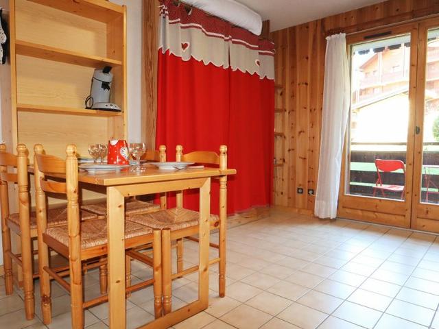 Cozy Studio in Morillon with Balcony, Near Ski Lifts, Parking & Ski Bus FR-1-624-60 - Morillon Village
