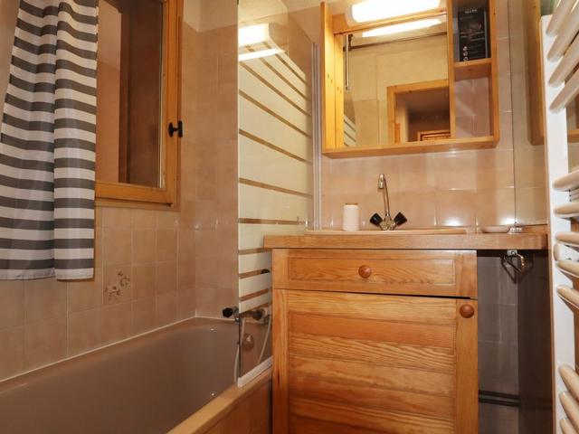 Cozy Studio in Morillon with Balcony, Near Ski Lifts, Parking & Ski Bus FR-1-624-60 - Morillon Village